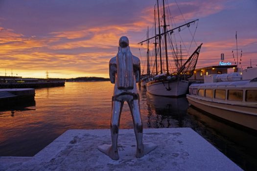 Norway, Oslo, The Scuba Diver by Ola Enstad at Oslo Harbour, incentive travel, MICE © VISITOSLOTord Baklund